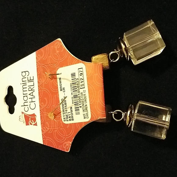 3 Pairs of Earrings - Picture 5 of 5